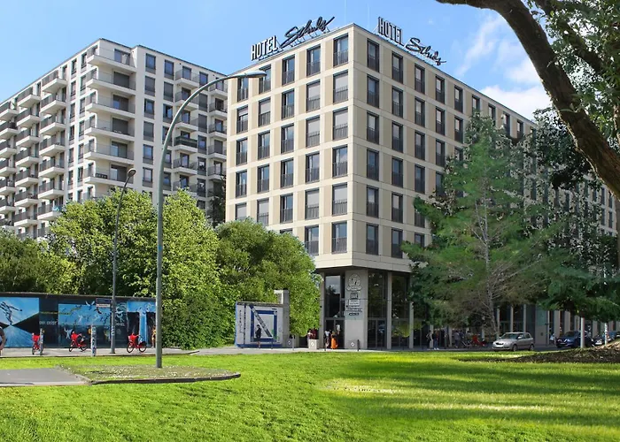 Schulz Wall At The East Side GalleryHotel Berlin