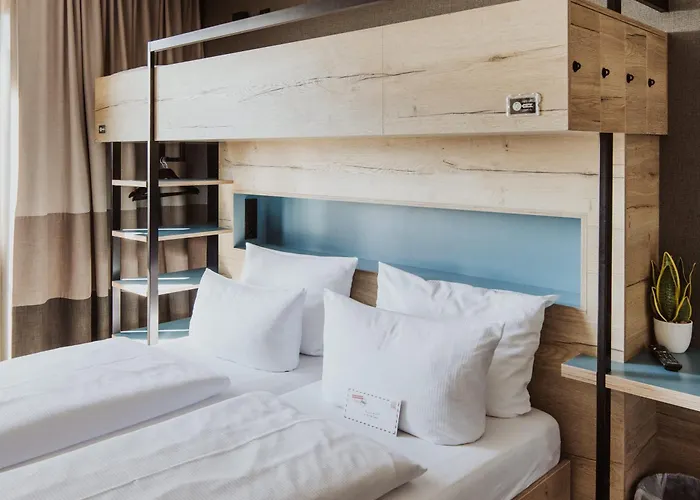 Schulz Wall At The East Side GalleryHotel Berlin